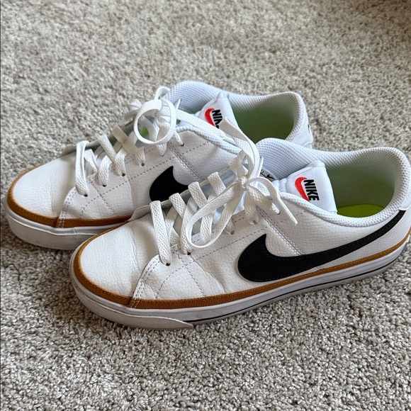 Nike Woman’s White and Tan Sneakers - Picture 2 of 10